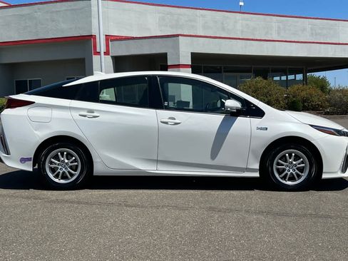 Used 2018 Toyota Prius Prime Premium FWD image 6