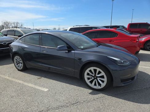 Used 2021 Tesla Model 3 Standard Range Plus image 3