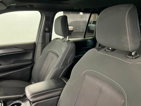 Used 2025 Jeep Grand Cherokee Laredo X w/ Luxury Tech Group I AWD/4WD image 16