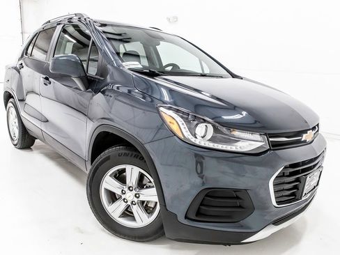 Used 2022 Chevrolet Trax LT w/ LT Convenience Package FWD image 9