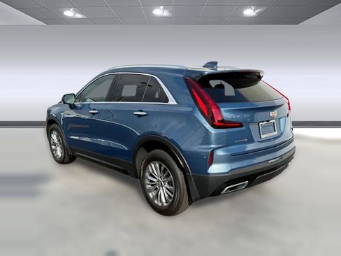 Used 2025 Cadillac XT4 Premium Luxury image 3