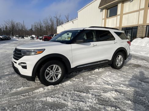 Certified 2022 Ford Explorer XLT image 8