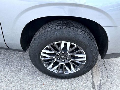 Certified 2025 Chevrolet Suburban Z71 image 24