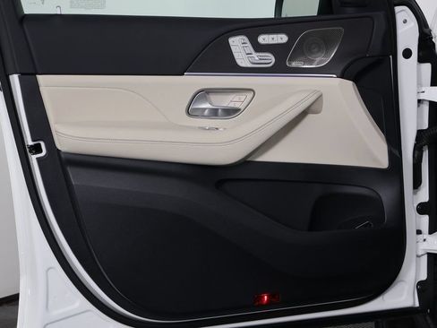 New 2026 Mercedes-Benz GLS 580 4MATIC image 8