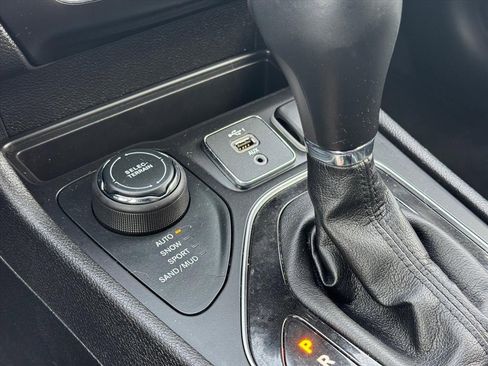 Used 2021 Jeep Cherokee Limited w/ Elite Package image 19