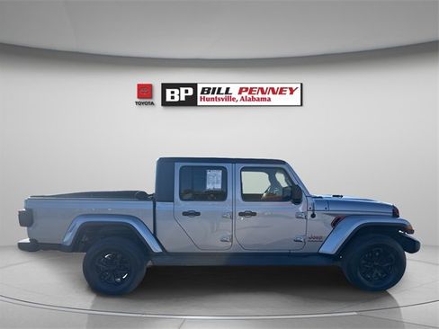 Used 2020 Jeep Gladiator Overland image 6
