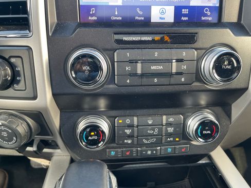 Used 2020 Ford F150 Lariat w/ Equipment Group 502A Luxury AWD/4WD image 18