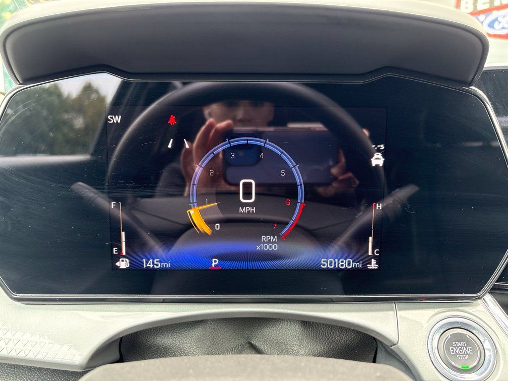 Used 2025 Chevrolet Trax LT FWD image 16
