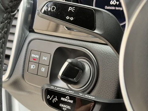 Used 2022 Porsche Cayenne Coupe image 35