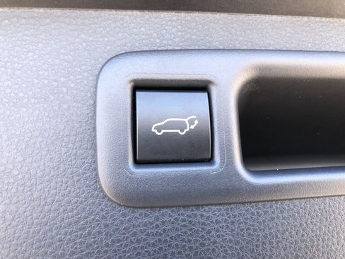 Used 2023 Toyota Highlander XLE image 10