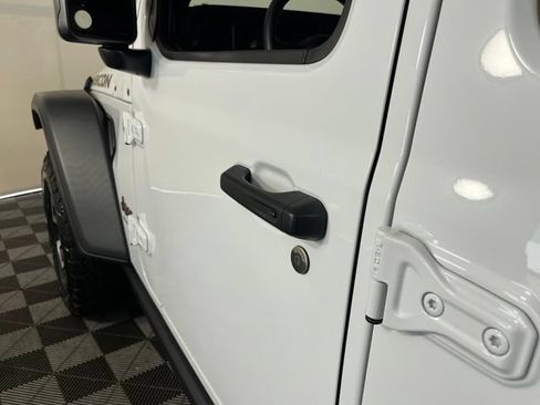 Used 2025 Jeep Wrangler Unlimited Rubicon AWD/4WD image 13