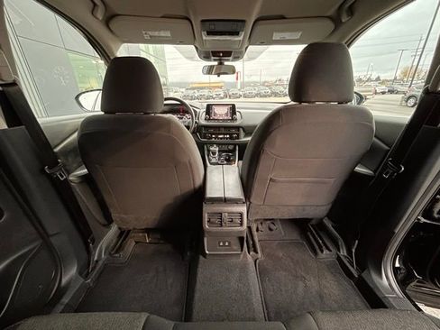 Used 2024 Nissan Rogue SV image 33