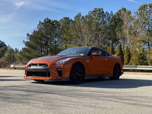 Used 2017 Nissan GT-R Premium image 12