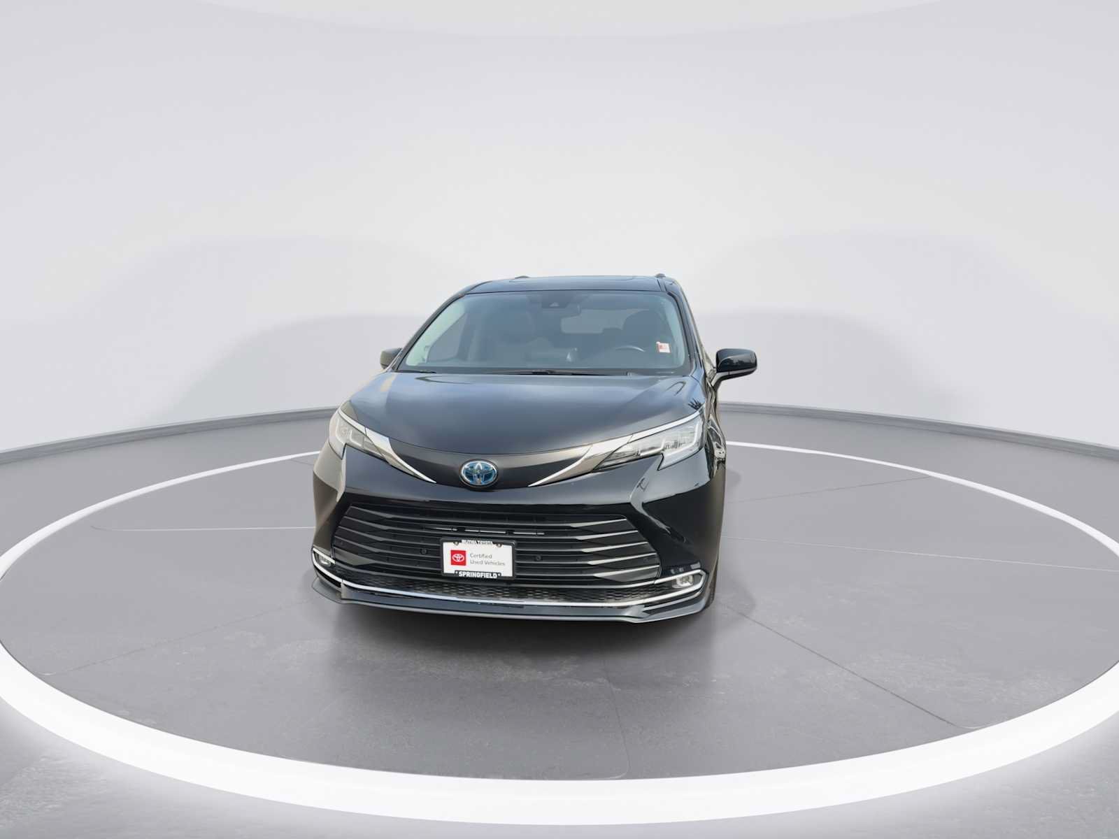 Certified 2022 Toyota Sienna XLE w/ XLE Plus Package FWD image 3