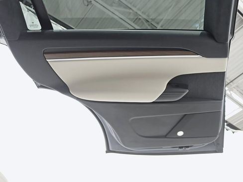 Used 2022 Tesla Model X image 35