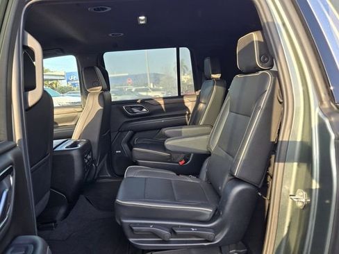Used 2023 Chevrolet Suburban Premier image 12
