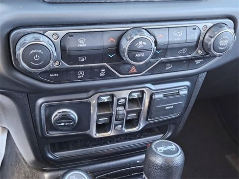 Used 2019 Jeep Wrangler Unlimited Sahara image 20