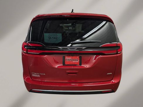 New 2027 Chrysler Pacifica Select AWD/4WD image 26