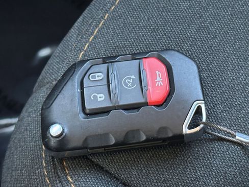 Used 2025 Jeep Wrangler Sahara AWD/4WD image 21