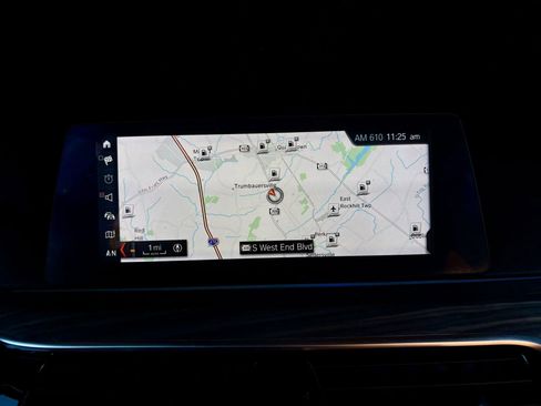 Used 2018 BMW M550i xDrive image 28