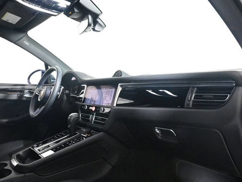 Certified 2026 Porsche Macan AWD/4WD image 17