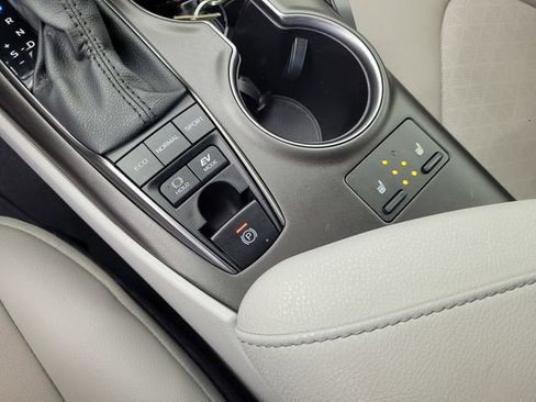 Used 2024 Toyota Camry XSE FWD image 17