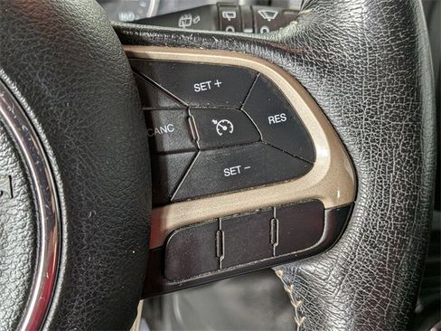 Used 2015 Jeep Renegade Limited image 19