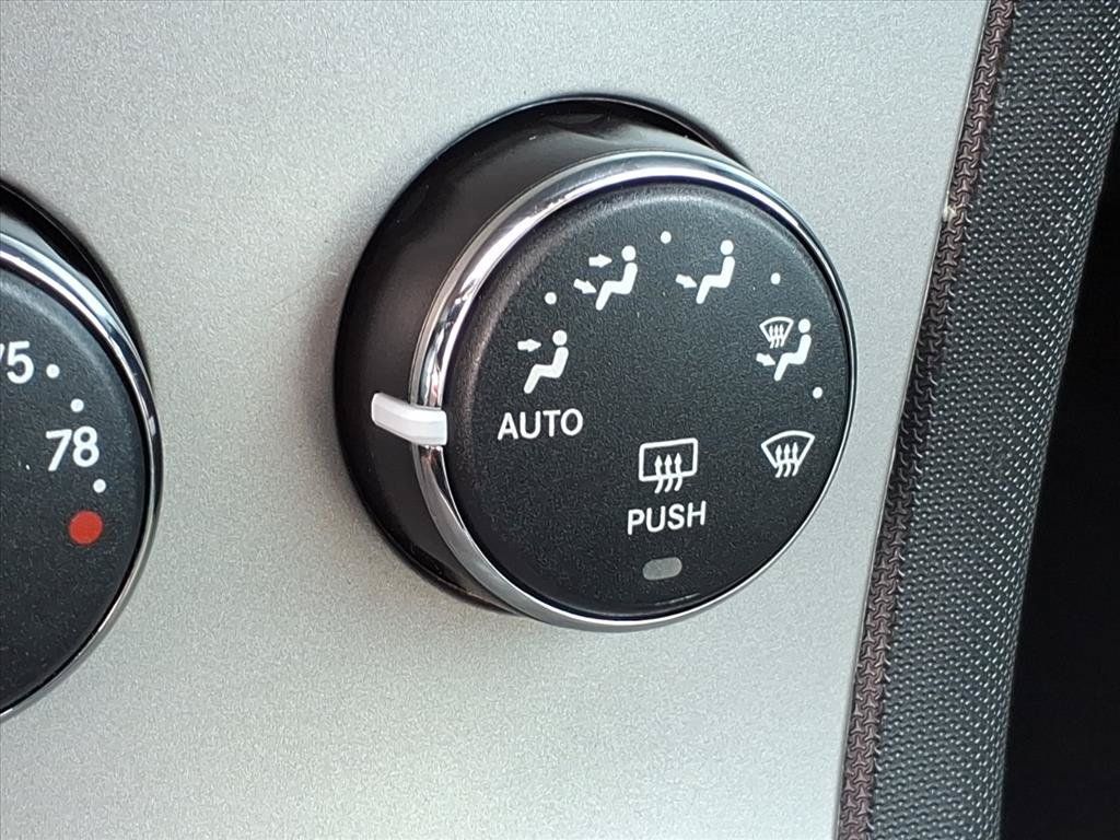 Used 2010 Chrysler Sebring Limited FWD image 32