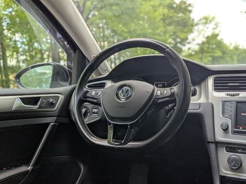 Used 2016 Volkswagen Golf SE FWD image 19