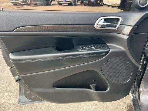 Used 2018 Jeep Grand Cherokee Altitude image 16