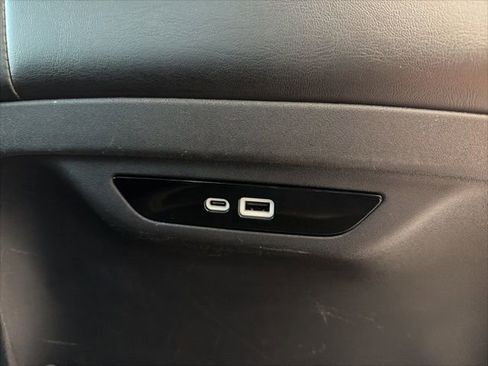 Used 2024 Chrysler Pacifica Touring-L image 12