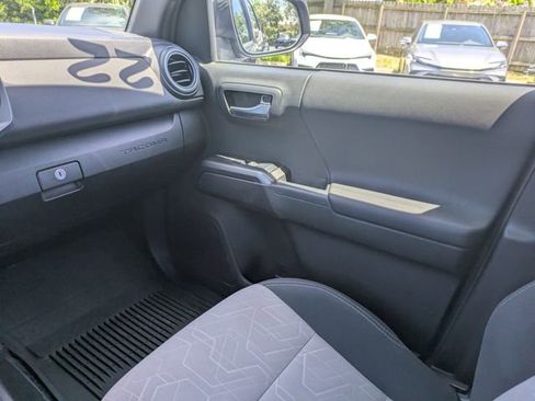 Used 2022 Toyota Tacoma TRD Sport w/ Technology Package AWD/4WD image 17