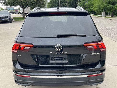 Certified 2024 Volkswagen Tiguan SE w/ Panoramic Sunroof Package FWD image 9