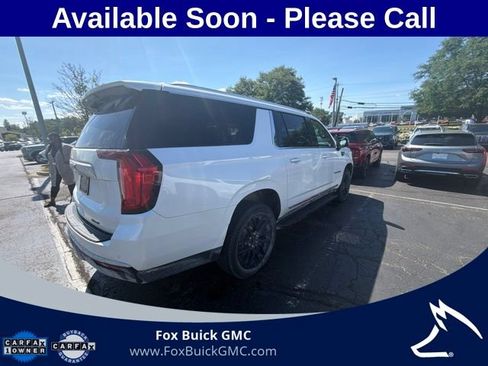 Used 2023 GMC Yukon XL SLT w/ SLT Premium Package AWD/4WD image 4