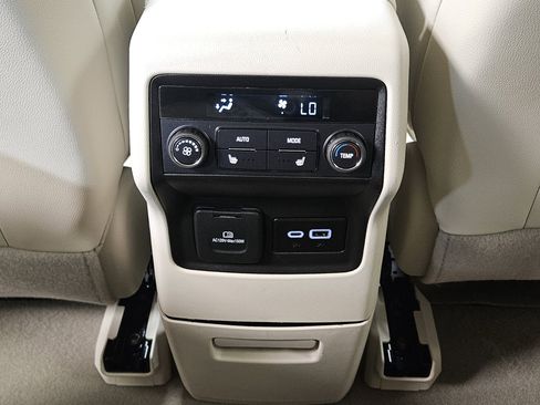 Used 2023 GMC Acadia Denali image 36