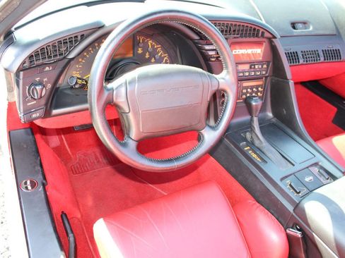 Used 1992 Chevrolet Corvette Convertible RWD image 21