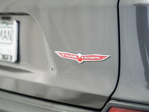 Used 2022 Jeep Cherokee Trailhawk w/ Premium Leather Package AWD/4WD image 8