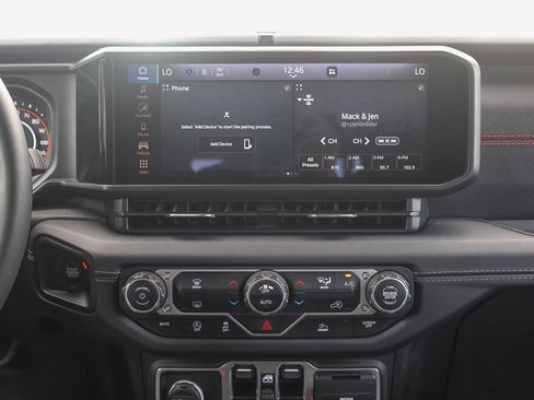 Used 2025 Jeep Wrangler Unlimited Rubicon image 14