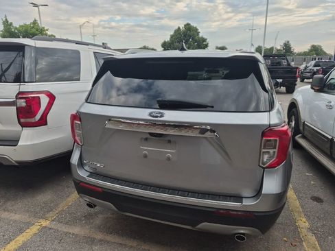 Used 2022 Ford Explorer Limited w/ Equipment Group 301A RWD image 11