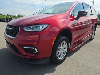 Used 2024 Chrysler Pacifica Touring-L FWD video 1
