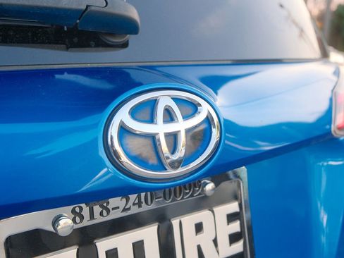Used 2018 Toyota RAV4 Limited image 28