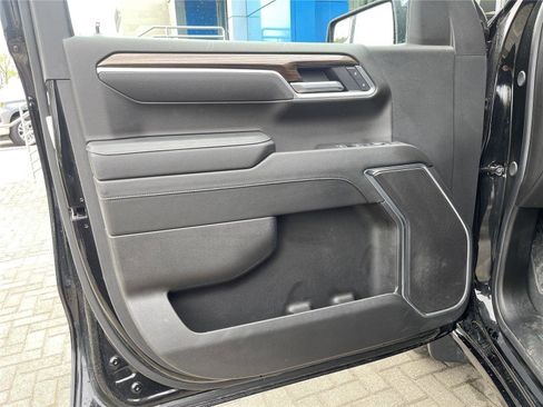 Used 2025 Chevrolet Silverado 1500 LT image 17