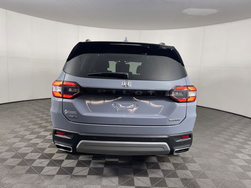 Used 2024 Honda Pilot Touring image 4