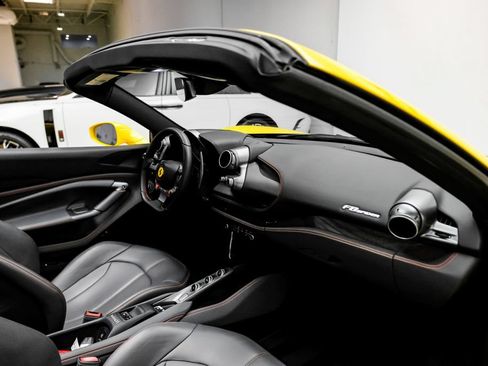 Used 2022 Ferrari F8 Tributo RWD image 16