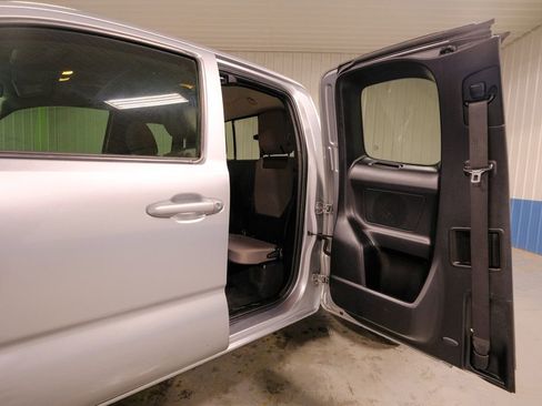 Used 2022 Toyota Tacoma SR w/ SR Convenience Package image 29