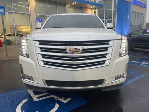 Used 2018 Cadillac Escalade ESV Platinum image 3