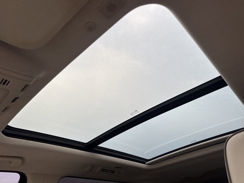 Used 2022 GMC Yukon XL Denali image 34