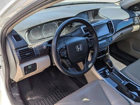 Used 2017 Honda Accord EX-L image 9