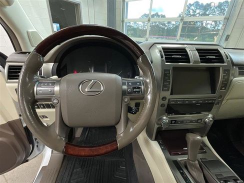 Used 2017 Lexus GX 460 Premium w/ Premium Package AWD/4WD image 15