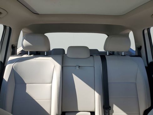 Used 2018 Volkswagen Tiguan SE w/ Panoramic Sunroof Package image 44